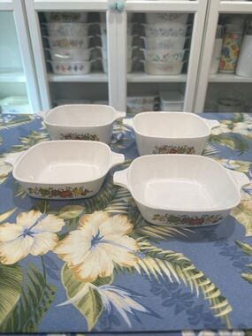 Corningware four piece set